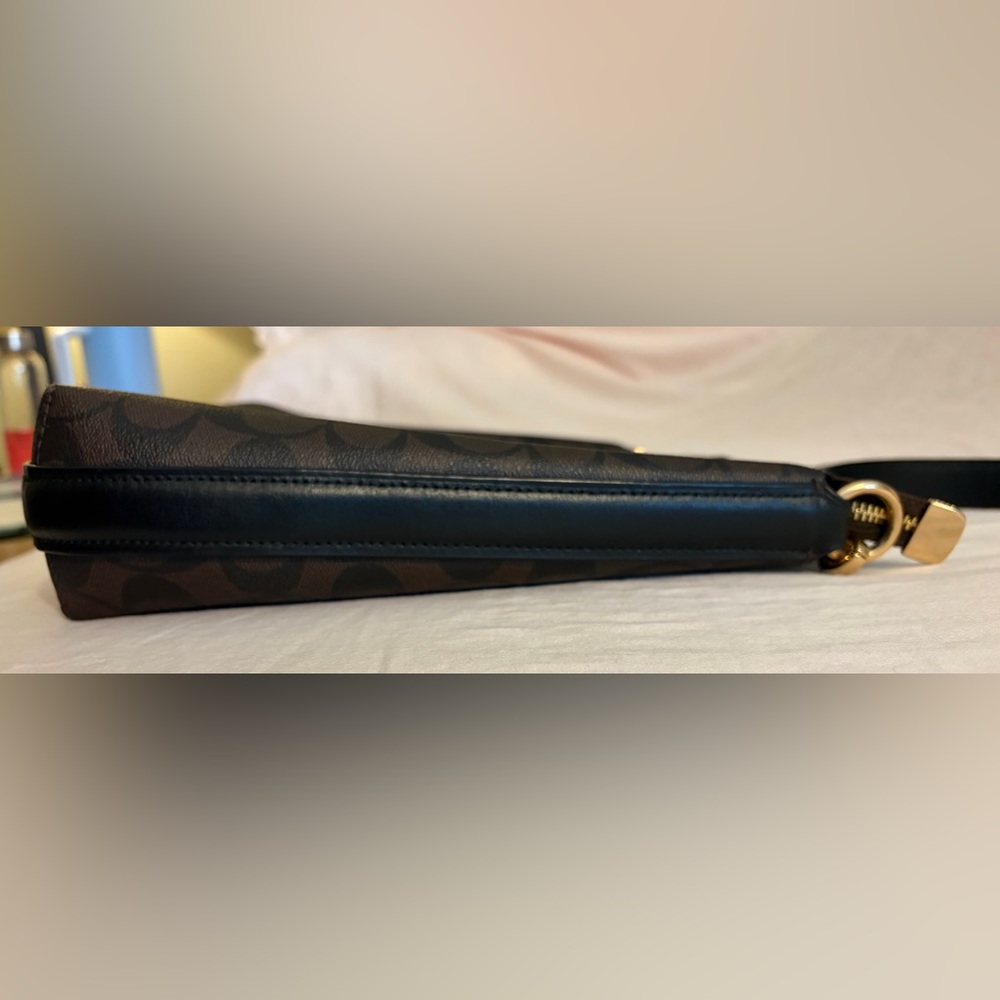 Coach Classic Signature “C” Brown and Black Purse🤎🖤 - Picture 4 of 12
